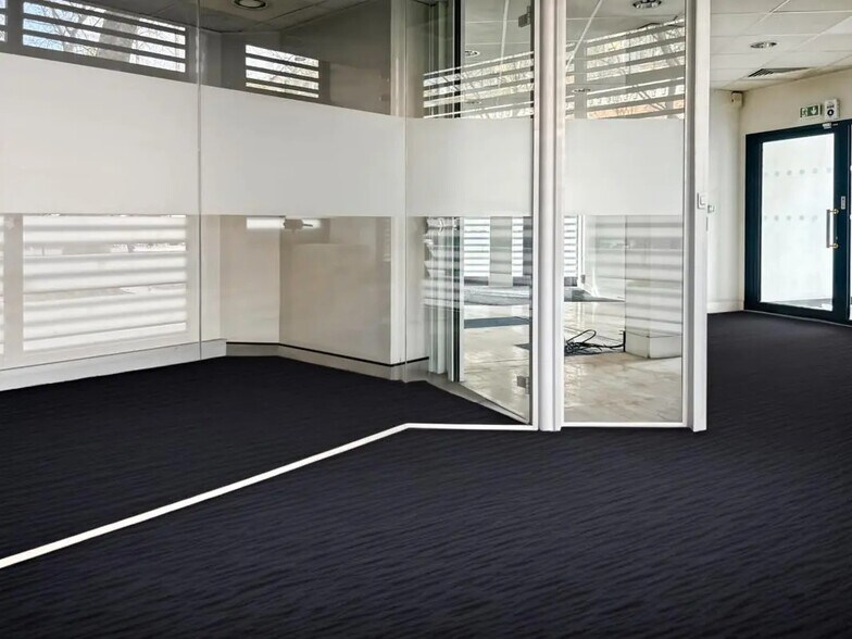 Retail in Paris for lease - Interior Photo - Image 3 of 10