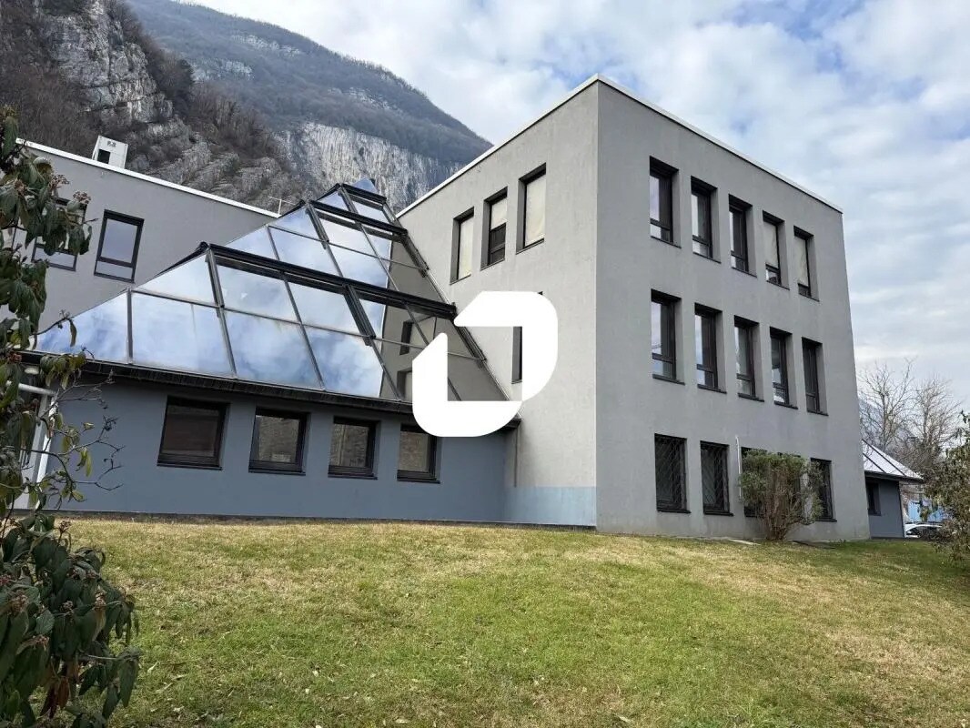 Office in Sassenage for lease Building Photo- Image 1 of 8