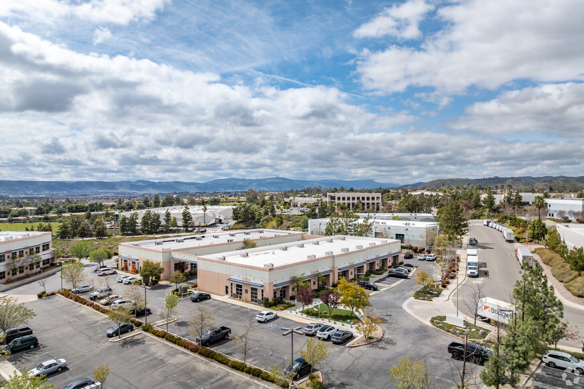 30111 Technology Dr, Murrieta, CA à louer Photo du bâtiment- Image 1 de 8