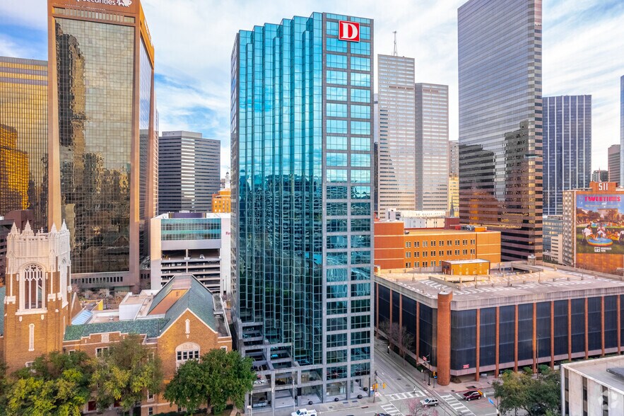 750 N Saint Paul St, Dallas, TX à louer - Photo du bâtiment - Image 2 de 12