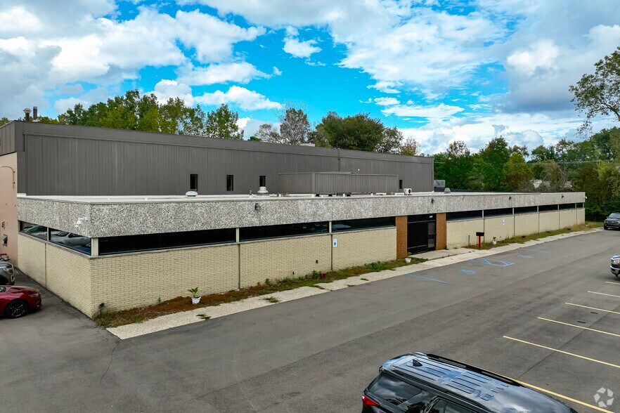42300 W 9 Mile Rd, Novi, MI for sale - Building Photo - Image 2 of 6
