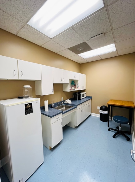 172 Linden Dr, Winchester, VA for sale - Interior Photo - Image 3 of 41