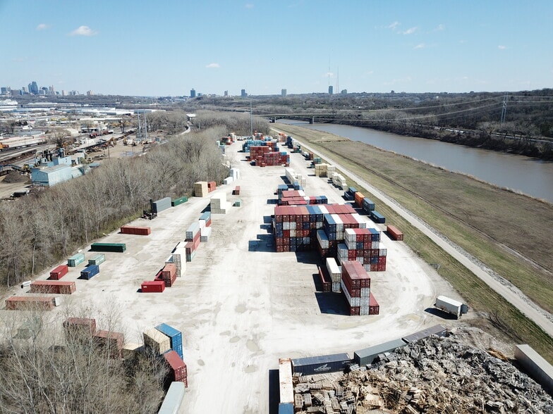 1161 S 12th St, Kansas City, KS for sale - Building Photo - Image 3 of 11