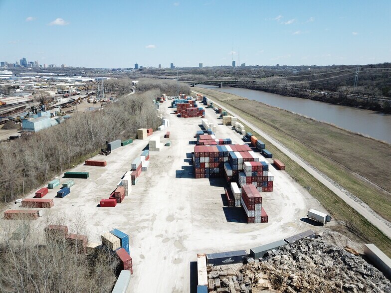 1161 S 12th St, Kansas City, KS à vendre - Photo du bâtiment - Image 3 de 11