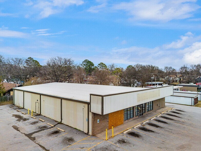 858 N Central Ave, Batesville, AR à louer - Photo du bâtiment - Image 2 de 19