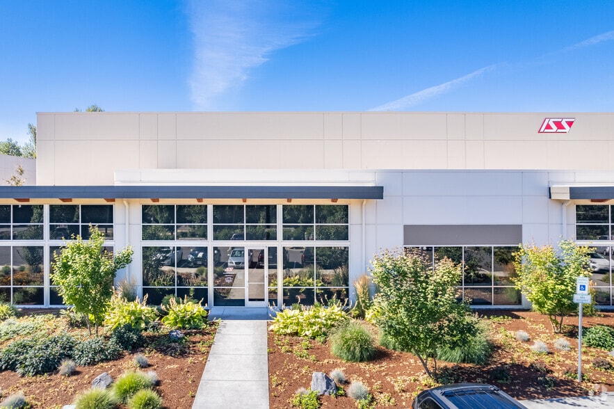 17880 NE Airport Way, Portland, OR à louer - Photo du bâtiment - Image 2 de 4