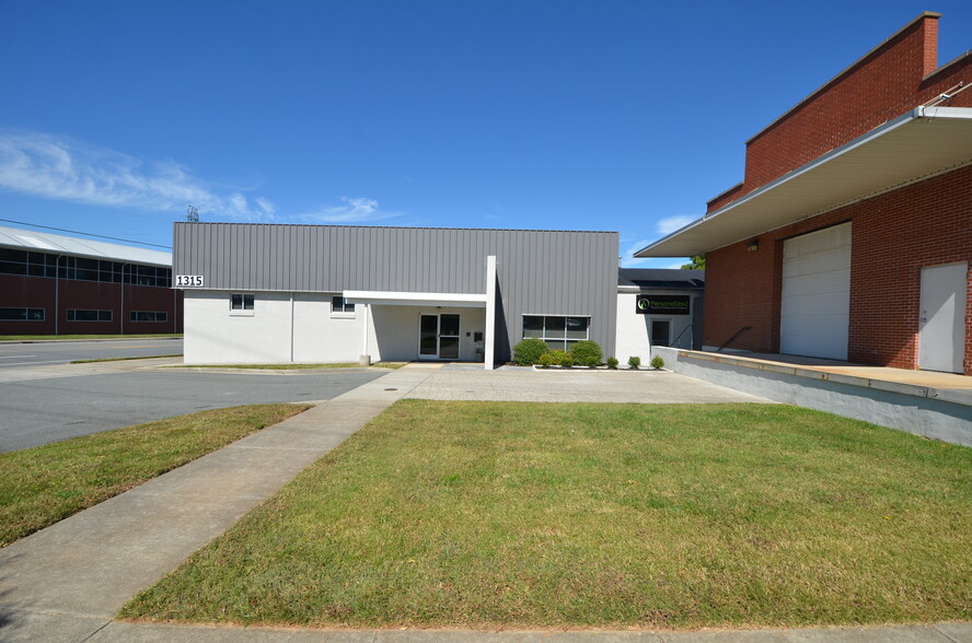 1315 S Main St, Winston-Salem, NC for lease - Building Photo - Image 1 of 9