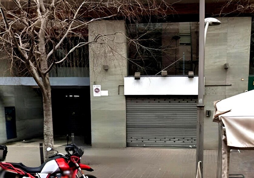 Immeuble residentiel dans Santa Coloma de Gramenet, Barcelona à vendre - Photo du bâtiment - Image 2 de 2