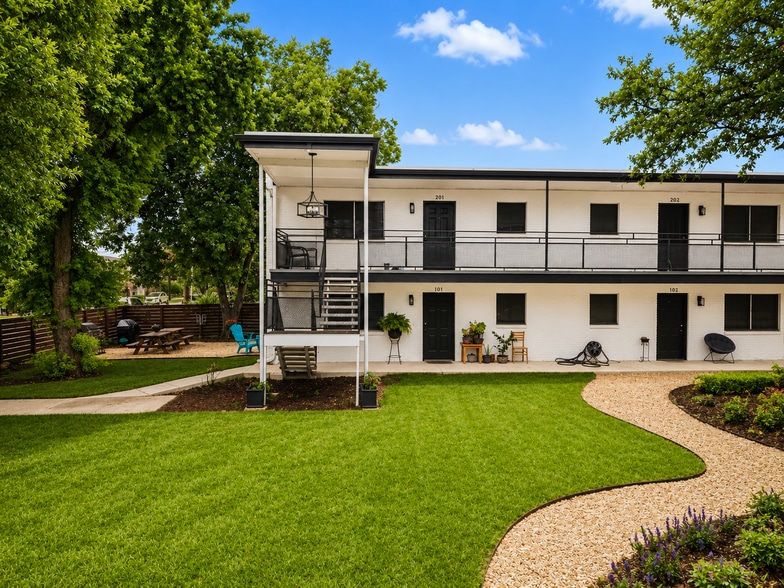 327 E Locust St, San Antonio, TX for sale - Building Photo - Image 2 of 19