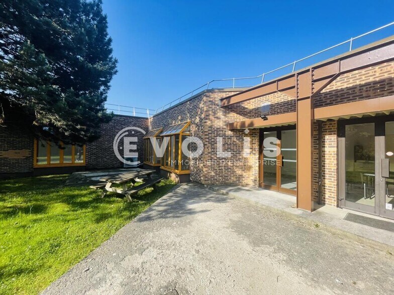 Flex in Croissy-Beaubourg for lease - Building Photo - Image 1 of 10