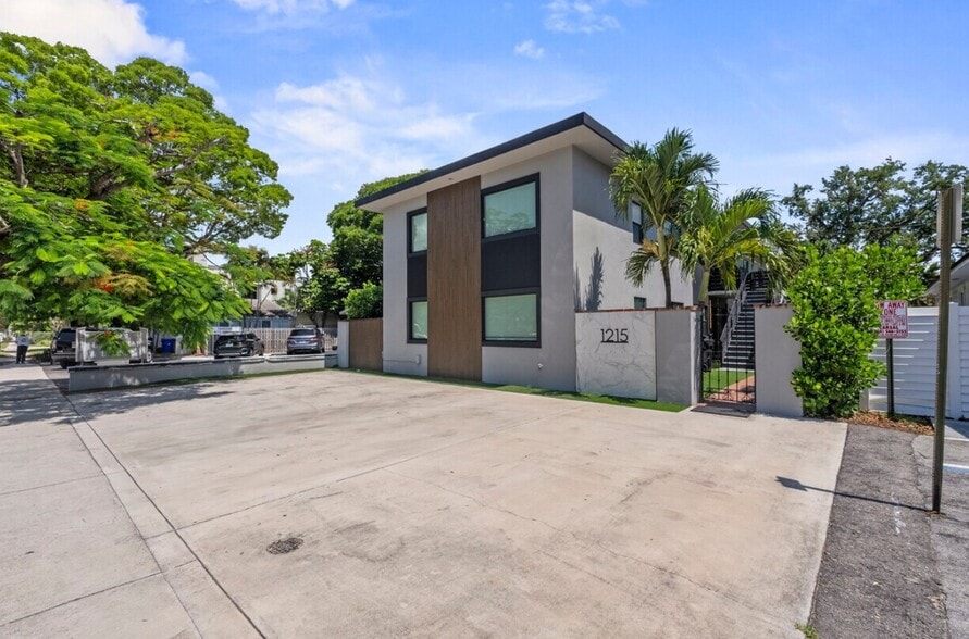 1215 E Broward Blvd, Fort Lauderdale, FL for sale - Building Photo - Image 2 of 32