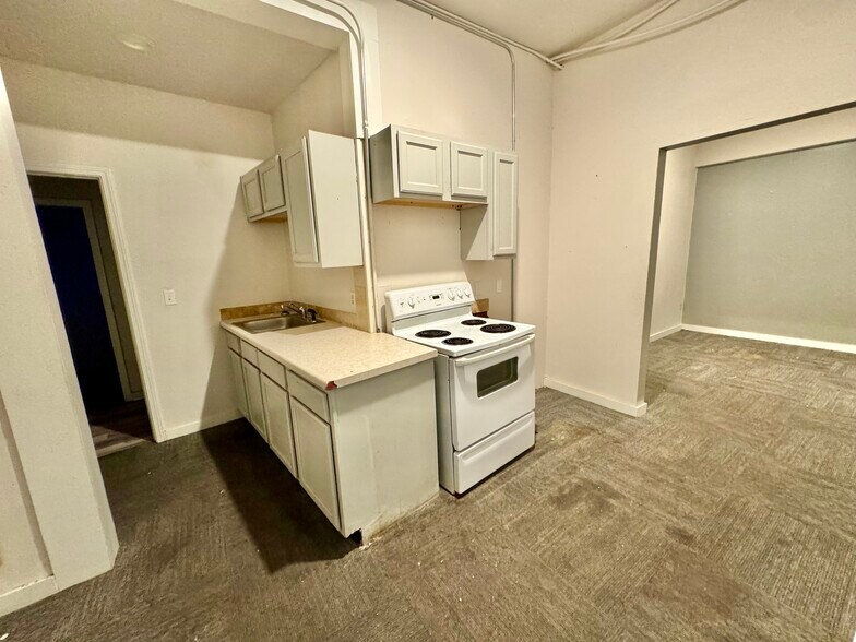 2945 N Porter Ave, Wichita, KS à vendre - Photo intérieure - Image 2 de 10