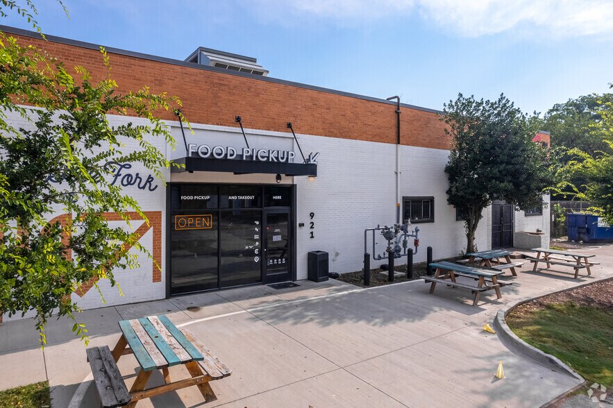 921 W Commerce St, Dallas, TX à louer - Photo du bâtiment - Image 1 de 15