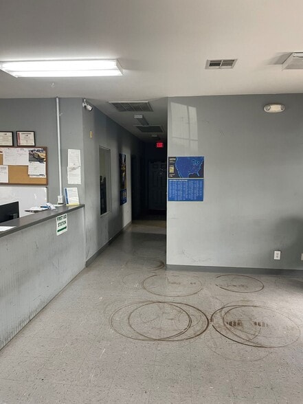 2906 E Napoleon St, Sulphur, LA for lease - Interior Photo - Image 3 of 18
