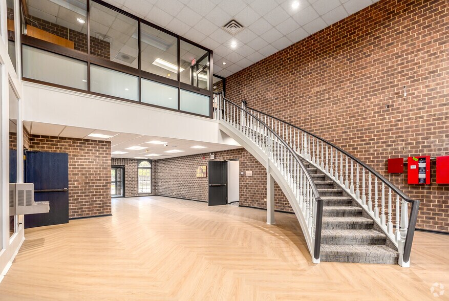 825 E Golf Rd, Arlington Heights, IL à vendre - Photo du bâtiment - Image 2 de 18