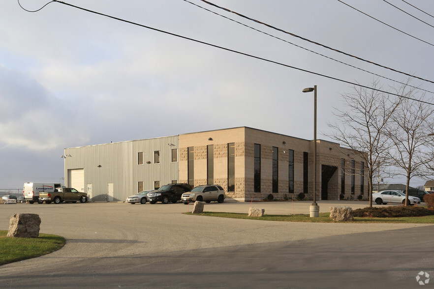 185 Washburn Dr, Kitchener, ON for lease - Primary Photo - Image 1 of 2