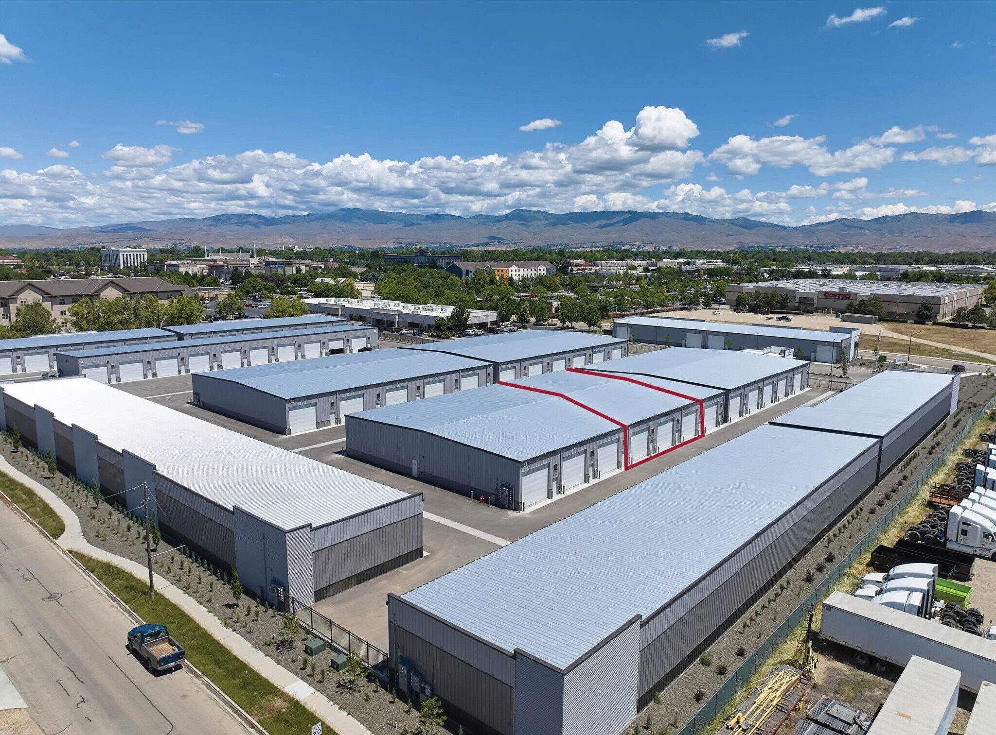 Leased Investment Storage Condos For Sal portefeuille de 6 propriétés à vendre sur LoopNet.ca Photo principale- Image 1 de 4