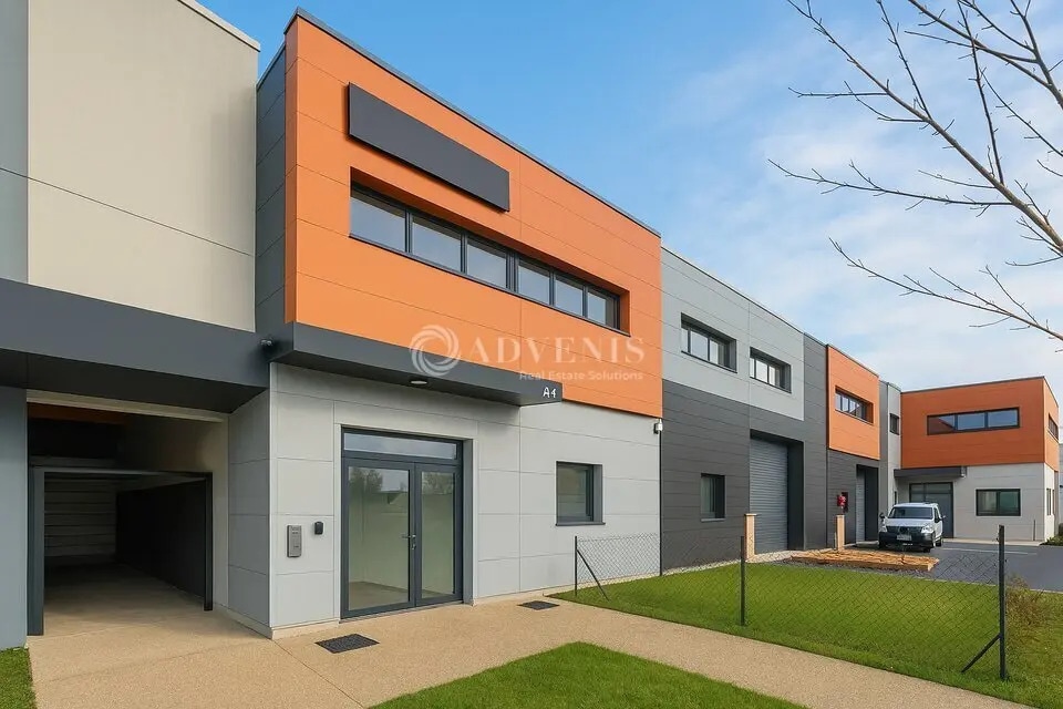 Flex in Romainville for lease Building Photo- Image 1 of 5