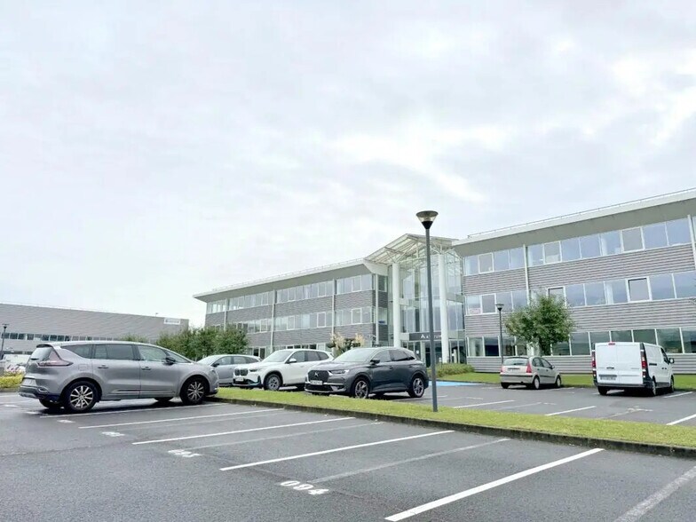 Office in Argenteuil for lease - Building Photo - Image 3 of 21