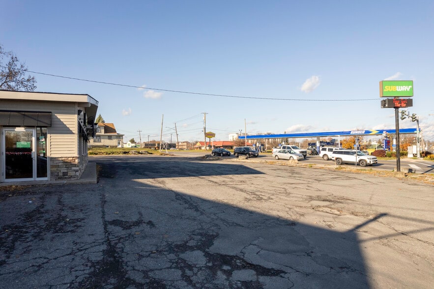 501 7th North St, Liverpool, NY à vendre - Photo du bâtiment - Image 3 de 12