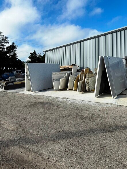 1302 NE Pine Island Rd, Cape Coral, FL à louer - Photo du bâtiment - Image 3 de 10