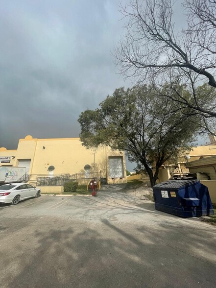 2005 NW 110th Ave, Miami, FL for lease - Building Photo - Image 3 of 21