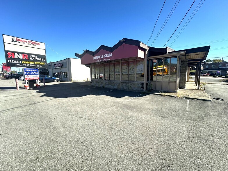 3942 William Penn Hwy, Monroeville, PA à louer - Photo du bâtiment - Image 3 de 11