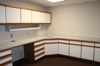 6820 Parkdale Pl, Indianapolis, IN à louer Photo du bâtiment- Image 2 de 6