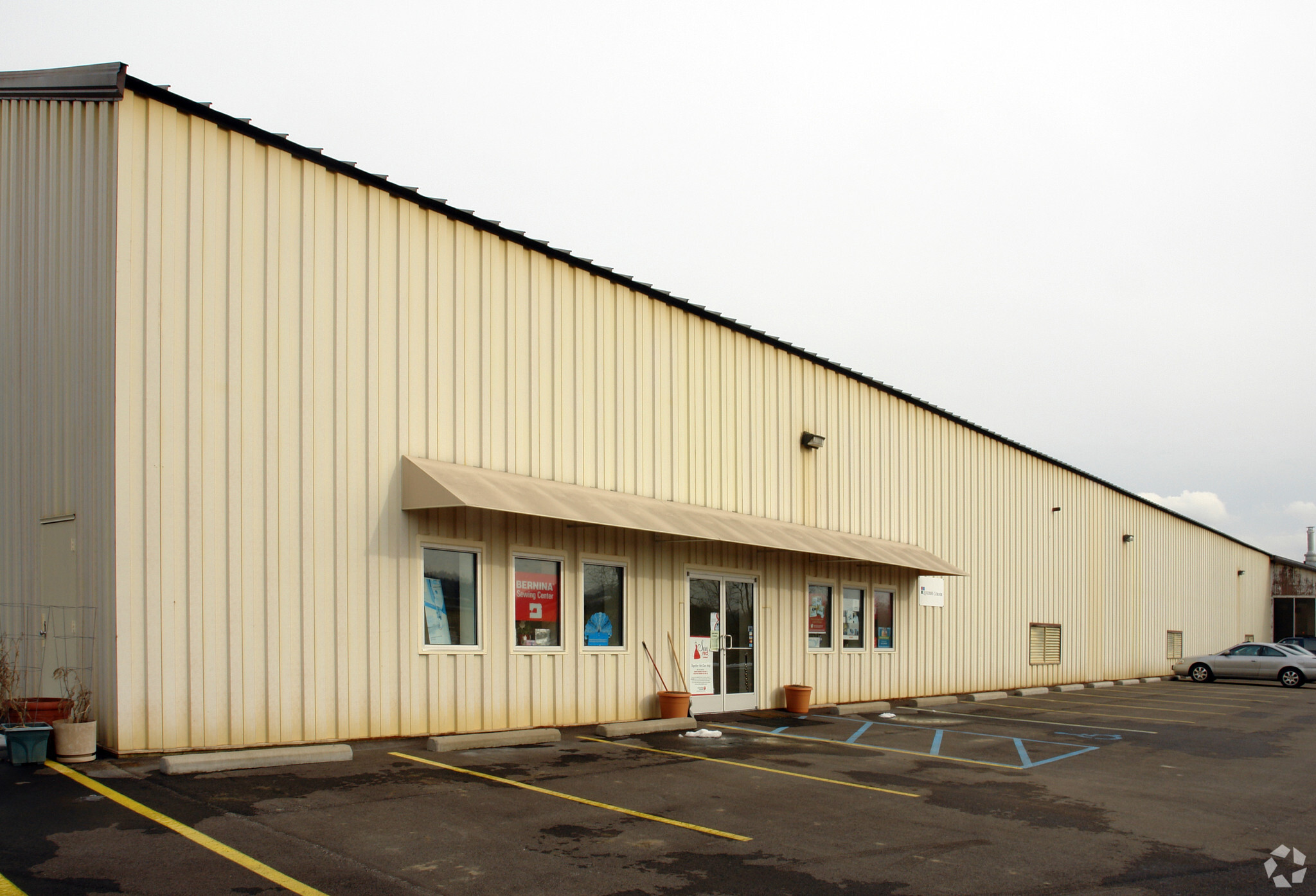 400 Tennis Ctr Dr, Marietta, OH for sale Building Photo- Image 1 of 1