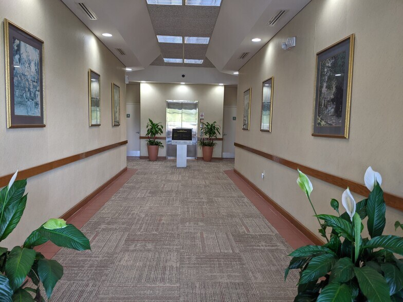 1501 Robert J Conlan Blvd NE, Palm Bay, FL à louer - Photo intérieure - Image 2 de 17