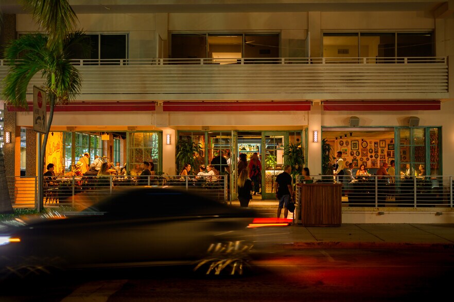 1200 Ocean Dr, Miami Beach, FL à louer - Photo du bâtiment - Image 1 de 11