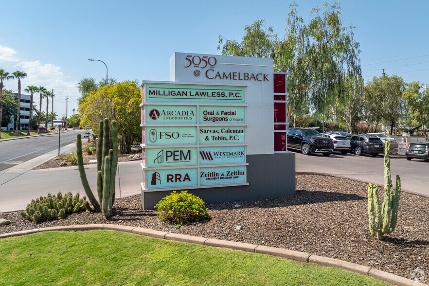 5050 N 40th St, Phoenix, AZ à louer - Photo du bâtiment - Image 2 de 5