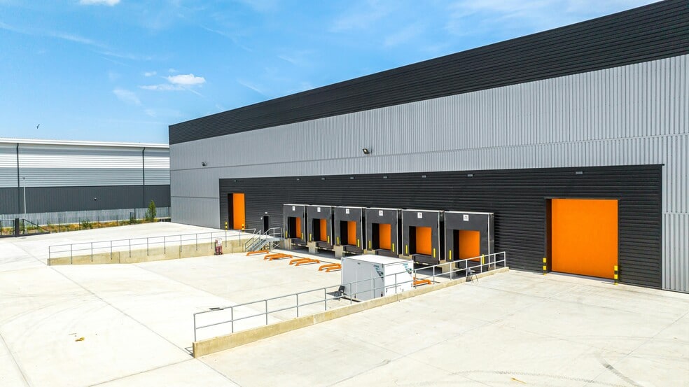 1 Church Manorway, Erith for lease - Building Photo - Image 2 of 17