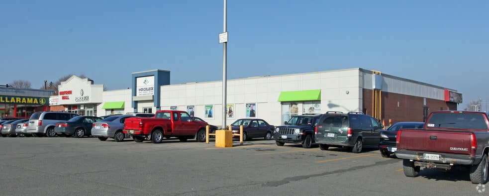 200 John St W, Oshawa, ON à louer - Photo du bâtiment - Image 2 de 12