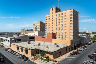 Plus de détails pour 17 E 2nd Ave, Hutchinson, KS - Plusieurs types d'espaces à louer