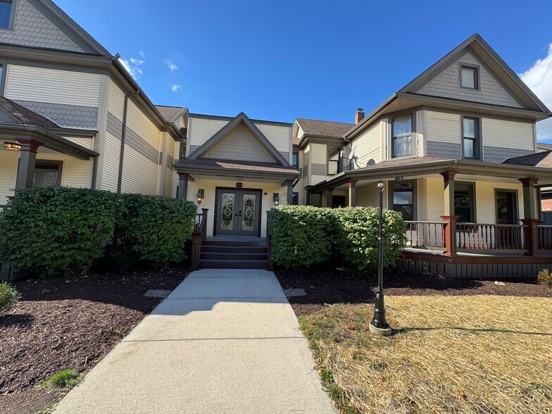 121 N Washington St, Naperville, IL à louer - Photo du bâtiment - Image 2 de 12