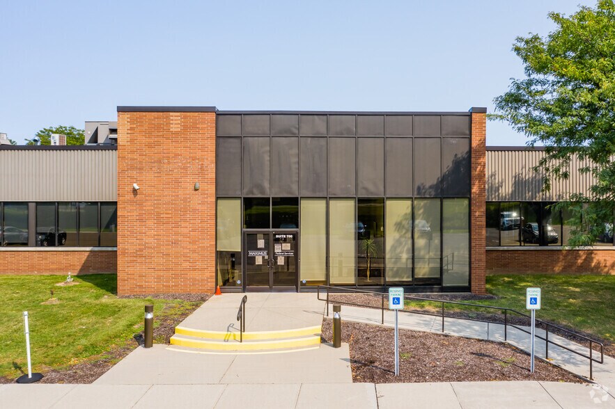 3750 Monroe Ave, Pittsford, NY à louer - Photo du bâtiment - Image 3 de 16