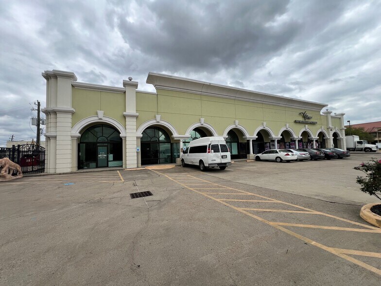 13192 Bellaire Blvd, Houston, TX à louer - Photo du bâtiment - Image 3 de 3