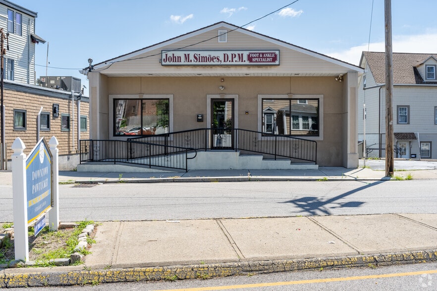 356 East Ave, Pawtucket, RI à vendre - Photo du bâtiment - Image 2 de 12