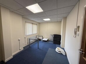 Ash Rd, New Ash Green for lease Interior Photo- Image 2 of 3