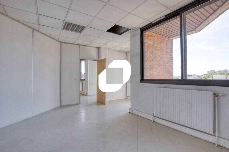 8 Place De La Fontaine, Cergy à louer - Photo du bâtiment - Image 3 de 18