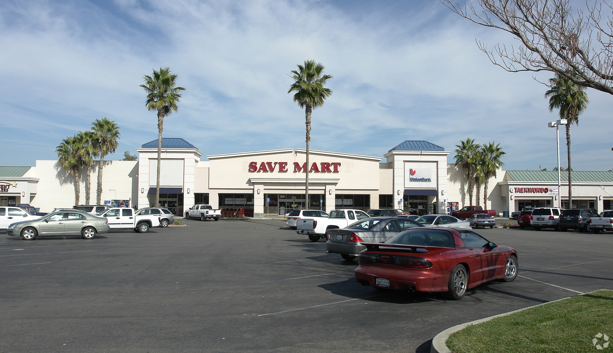 1411-1431 W Yosemite Ave, Manteca, CA for lease Primary Photo- Image 1 of 4