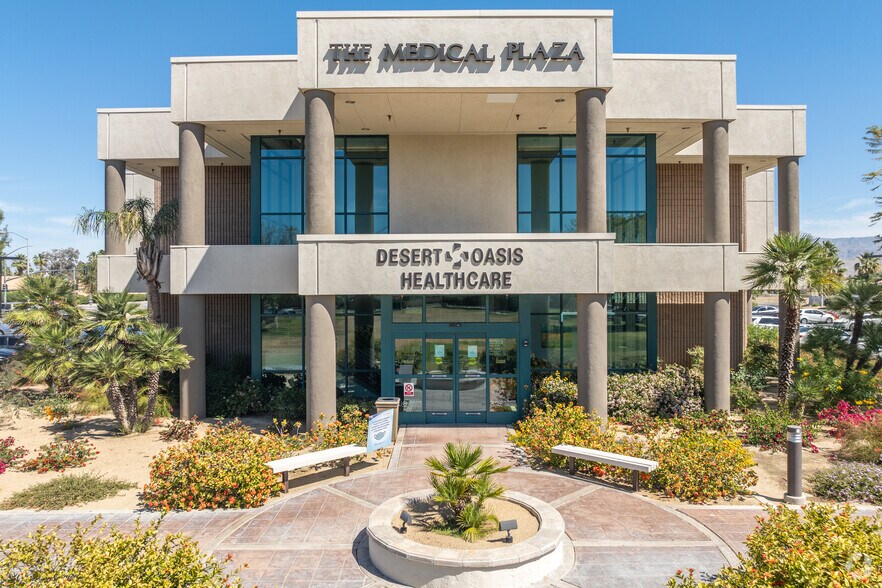 41120 Washington St, Bermuda Dunes, CA à louer - Photo du bâtiment - Image 2 de 7