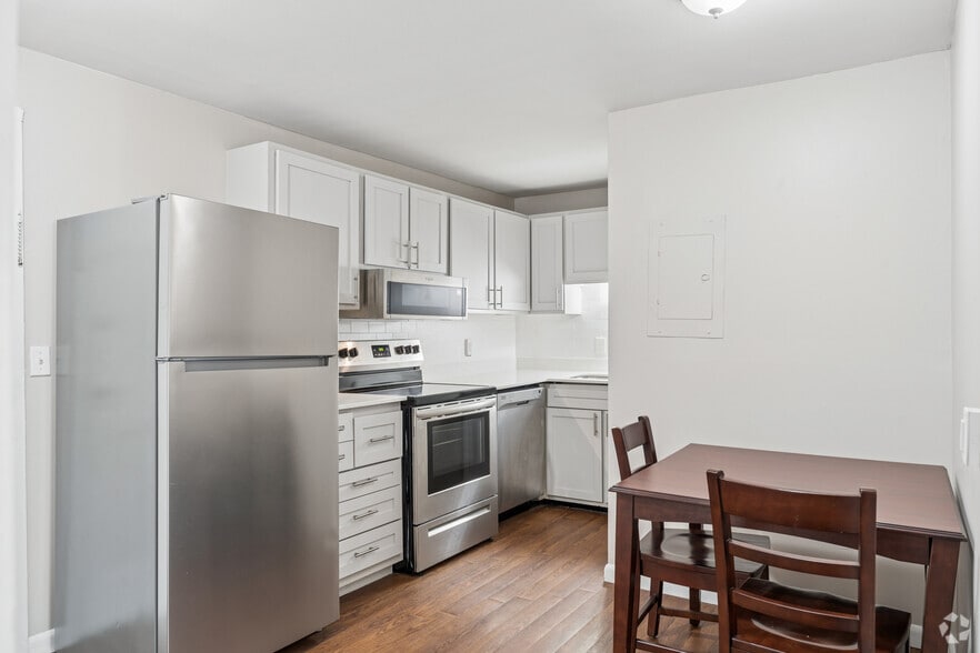 600 Martin Luther King Jr Blvd, Chapel Hill, NC for sale - Interior Photo - Image 2 of 31