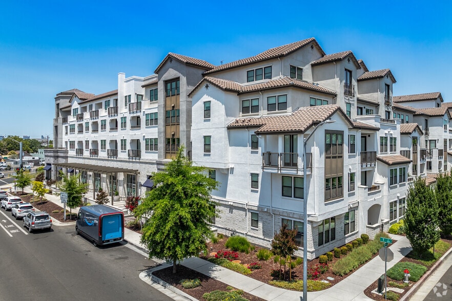 3675 T St, Sacramento, CA à louer - Photo du bâtiment - Image 2 de 48