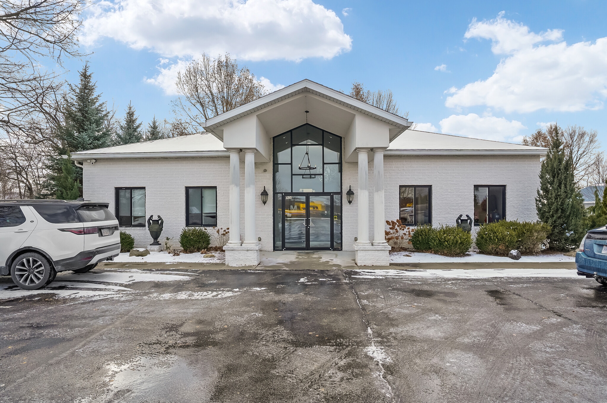 908 E Waterloo Rd, Akron, OH for lease Primary Photo- Image 1 of 17