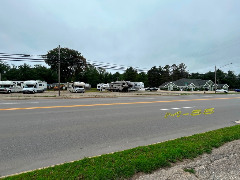 104 Burrill Dr, Prudenville, MI à vendre - Photo principale - Image 1 de 7