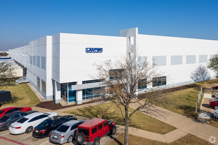 899 Henrietta Creek Rd, Roanoke, TX à louer - Photo du bâtiment - Image 1 de 5