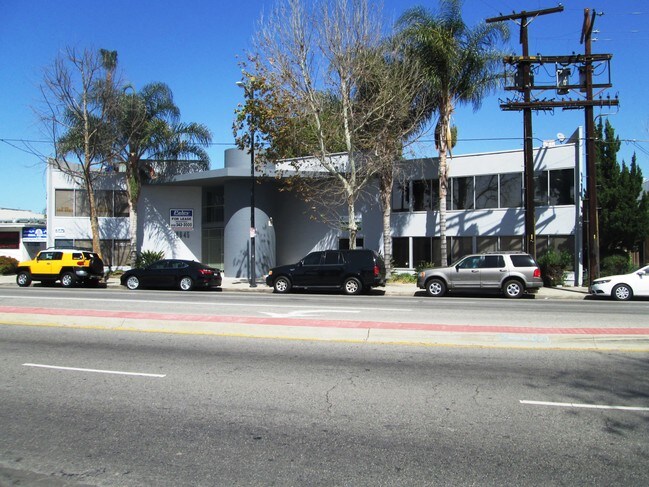 Plus de détails pour 18645 Sherman Way, Reseda, CA - Bureau à louer