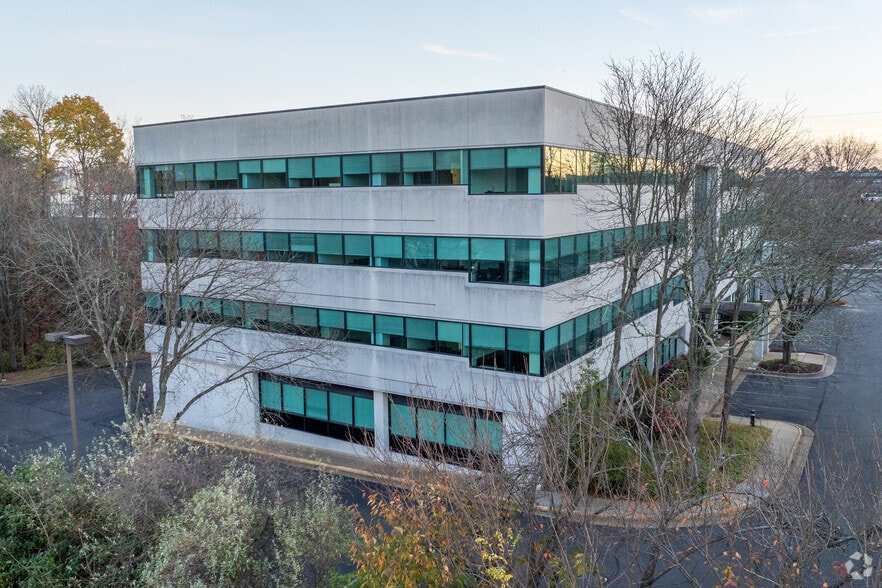 11251 Roger Bacon Dr, Reston, VA for lease - Building Photo - Image 2 of 6